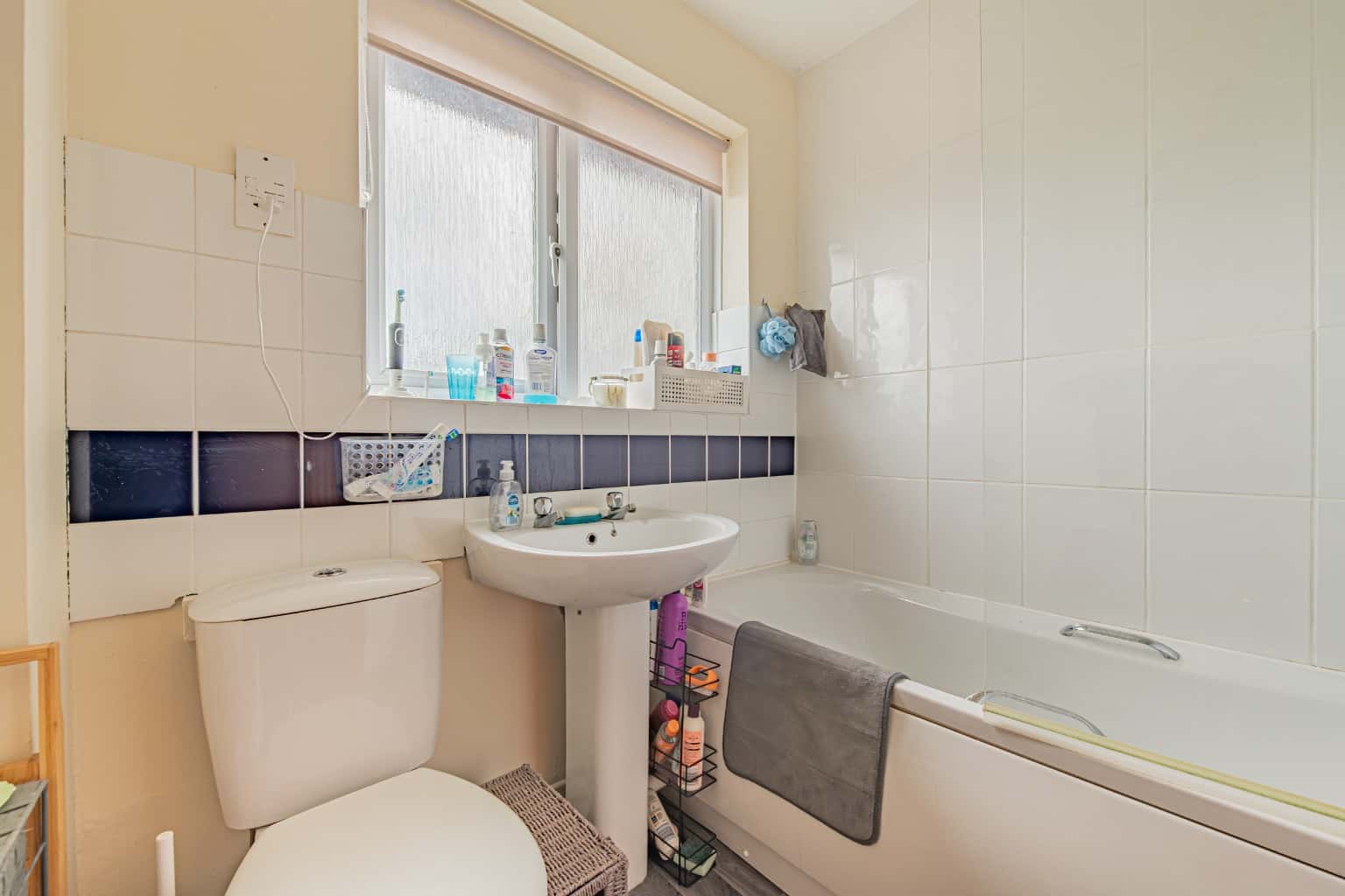 Three bedroom end of terrace home located in Pembroke Avenue, Eynesbury, St. Neots Property image 6