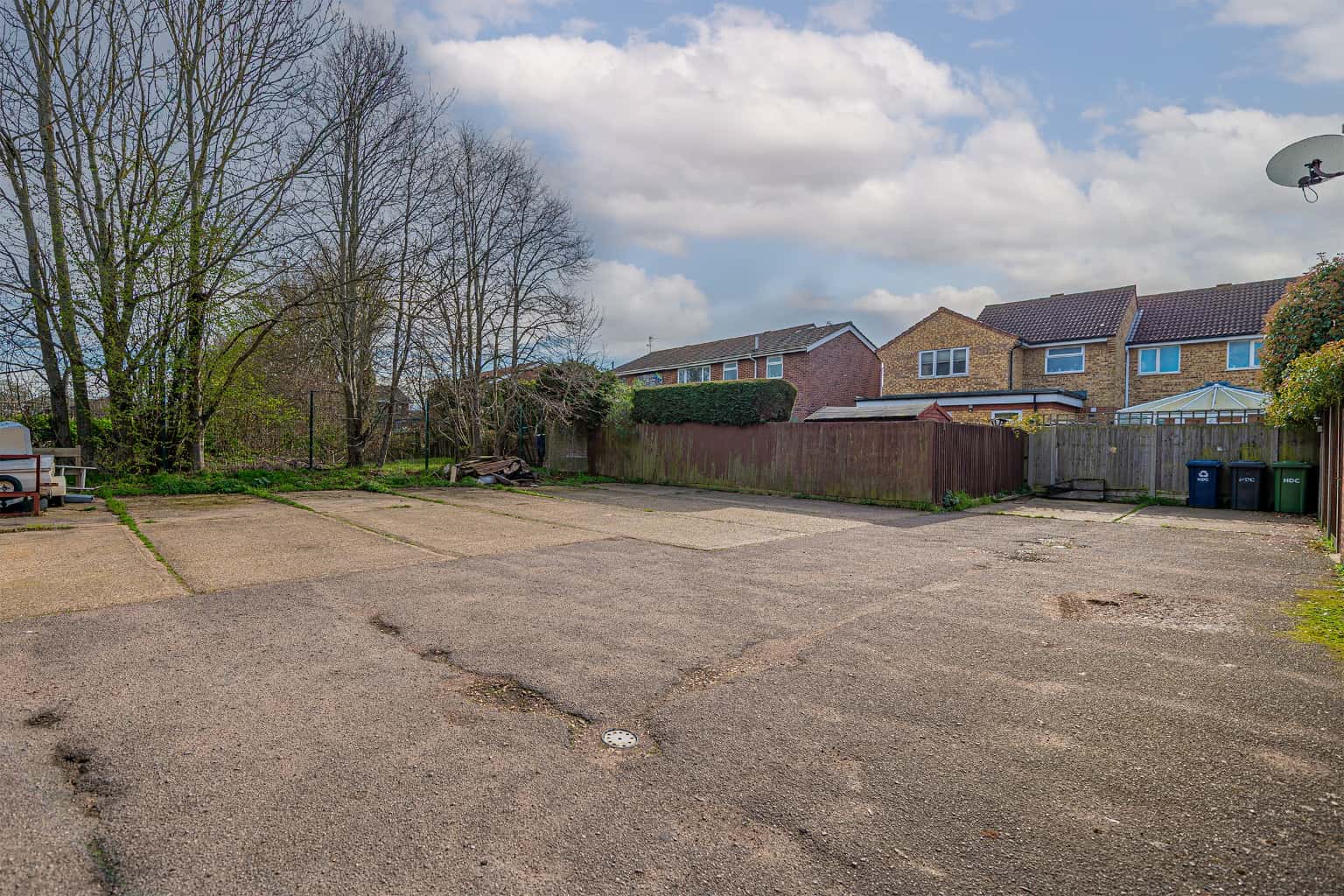 Three bedroom end of terrace home located in Pembroke Avenue, Eynesbury, St. Neots Property image 10