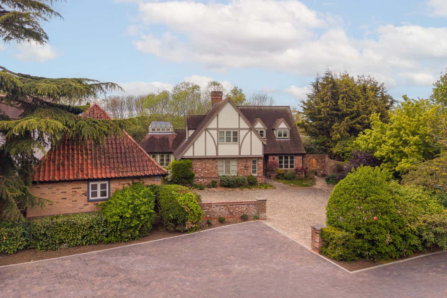 FINAL HOME ON EXCLUSIVE DEVELOPMENT – FORMER POTTON SHOW HOME – NEVER OCCUPIED – EDGE OF TOWN Property image 1