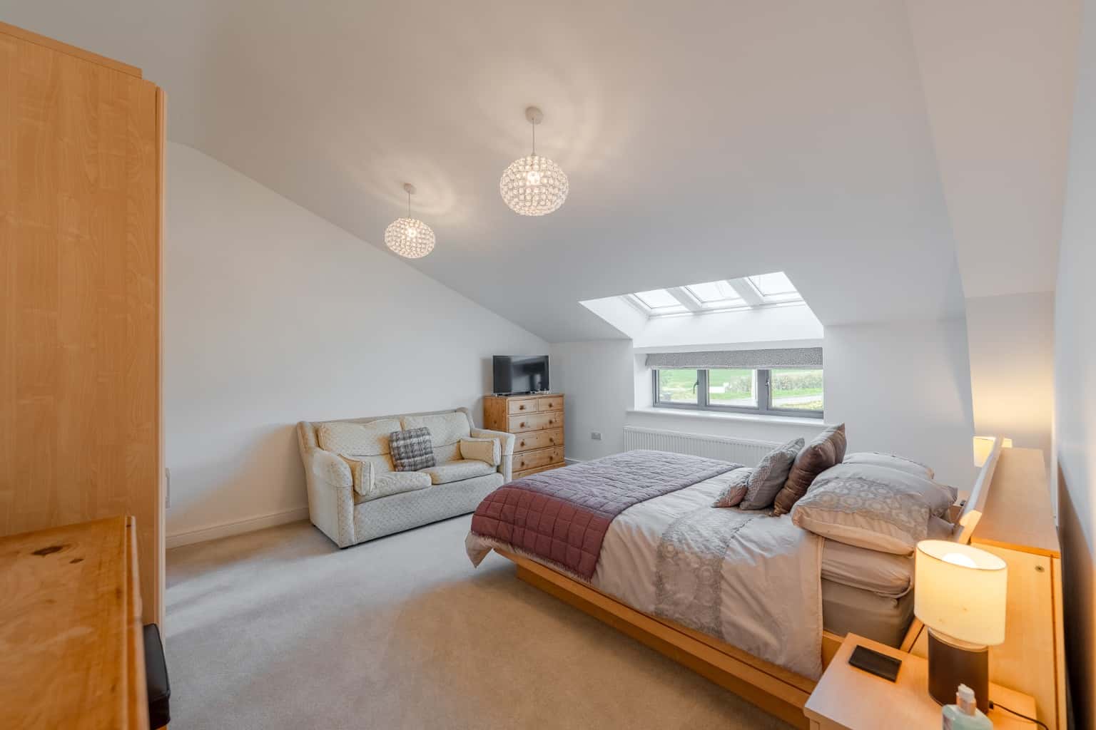 Stunning 4 Bed Semi-Detached Barn Conversion: Rural Charm, Modern Luxury Near St Neots Property image 13