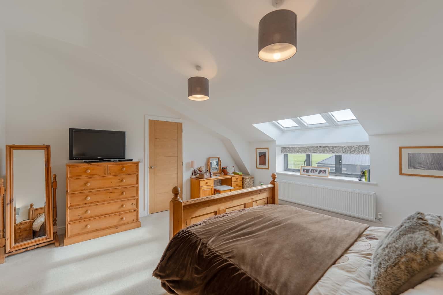 Stunning 4 Bed Semi-Detached Barn Conversion: Rural Charm, Modern Luxury Near St Neots Property image 12