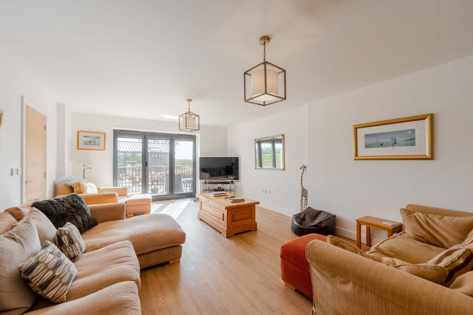 Stunning 4 Bed Semi-Detached Barn Conversion: Rural Charm, Modern Luxury Near St Neots Property image 2