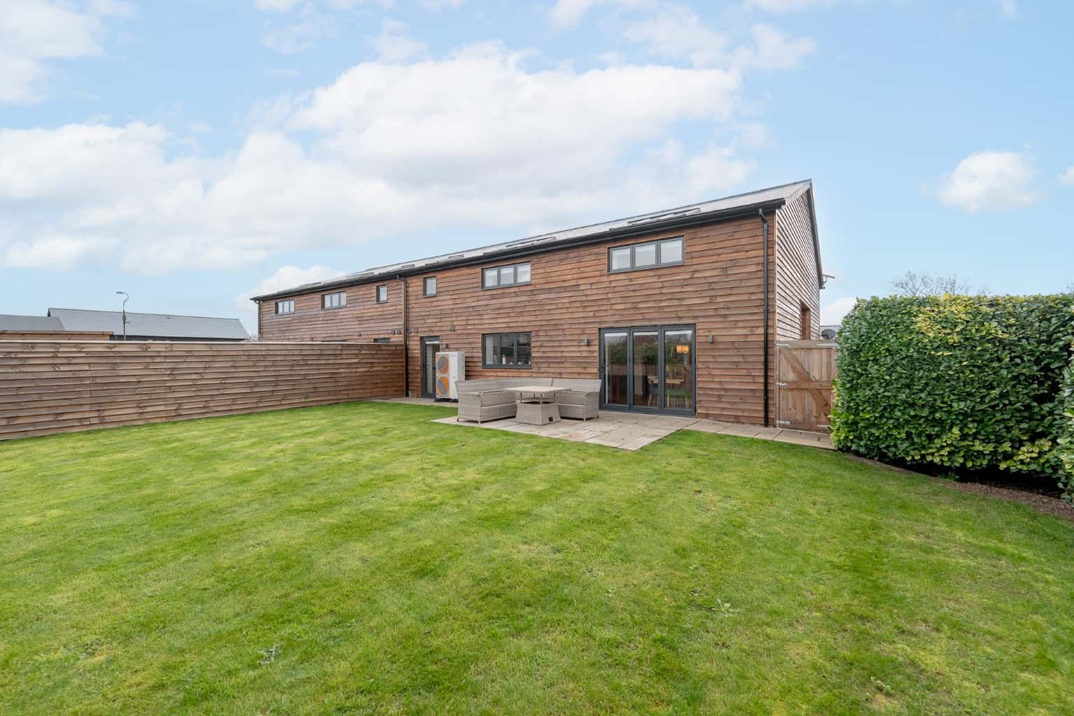 Stunning 4 Bed Semi-Detached Barn Conversion: Rural Charm, Modern Luxury Near St Neots Property image 10
