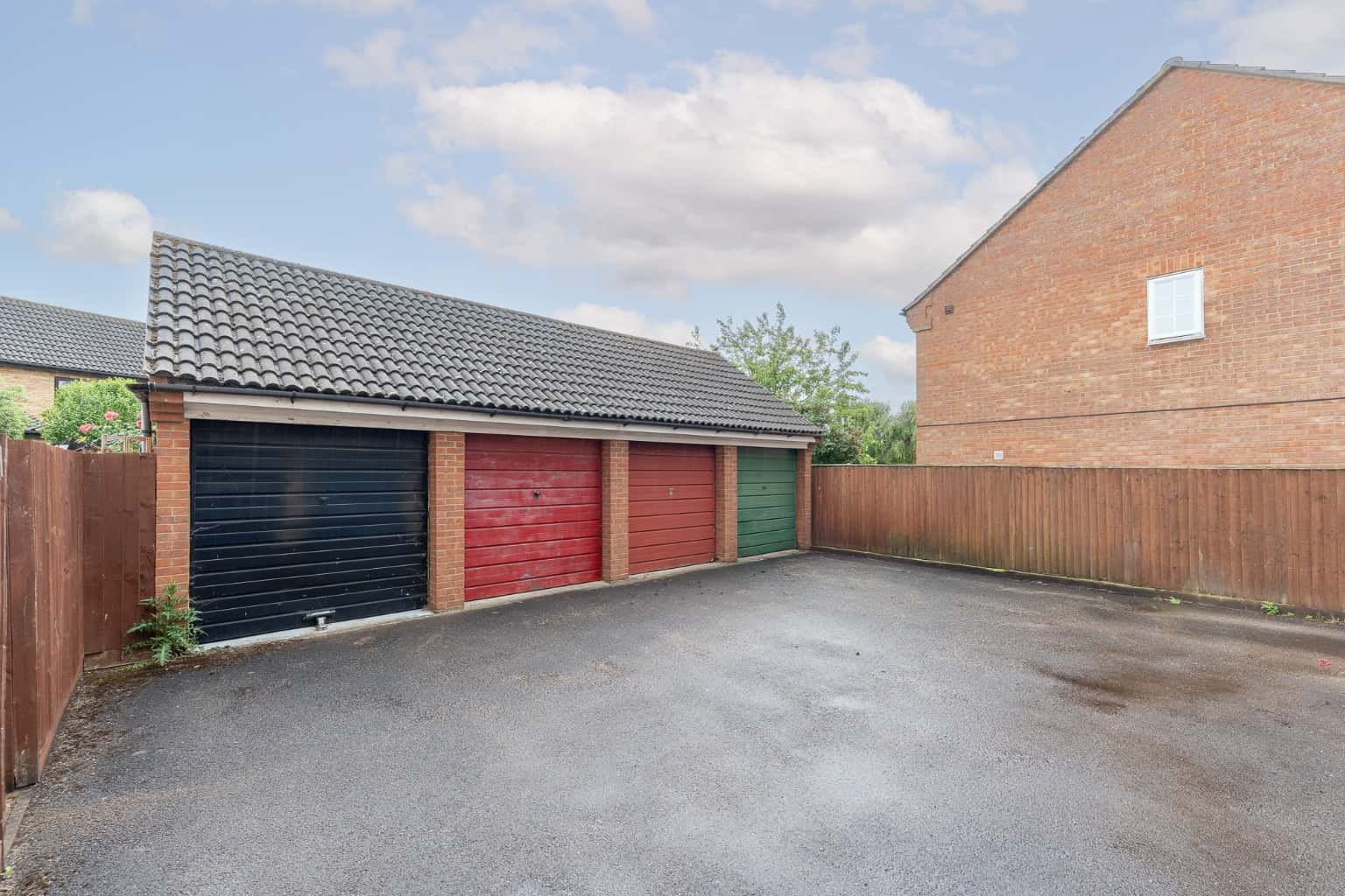 Stylish & Well-Presented Two Bedroom Home With Allocated Parking And For Sale with No Chain Property image 12
