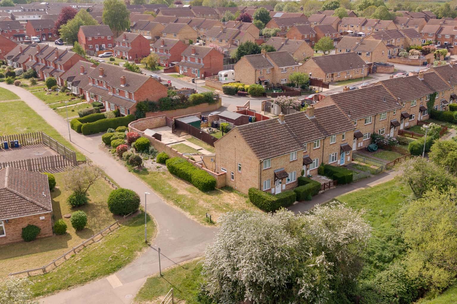 Beautifully extended four bedroom end of terrace property overlooking open green space to front Property image 29