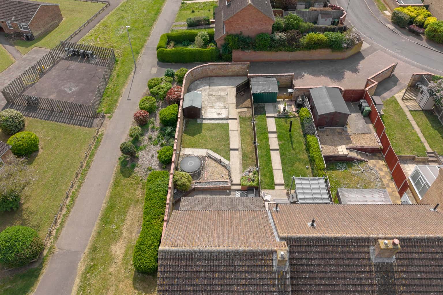 Beautifully extended four bedroom end of terrace property overlooking open green space to front Property image 31