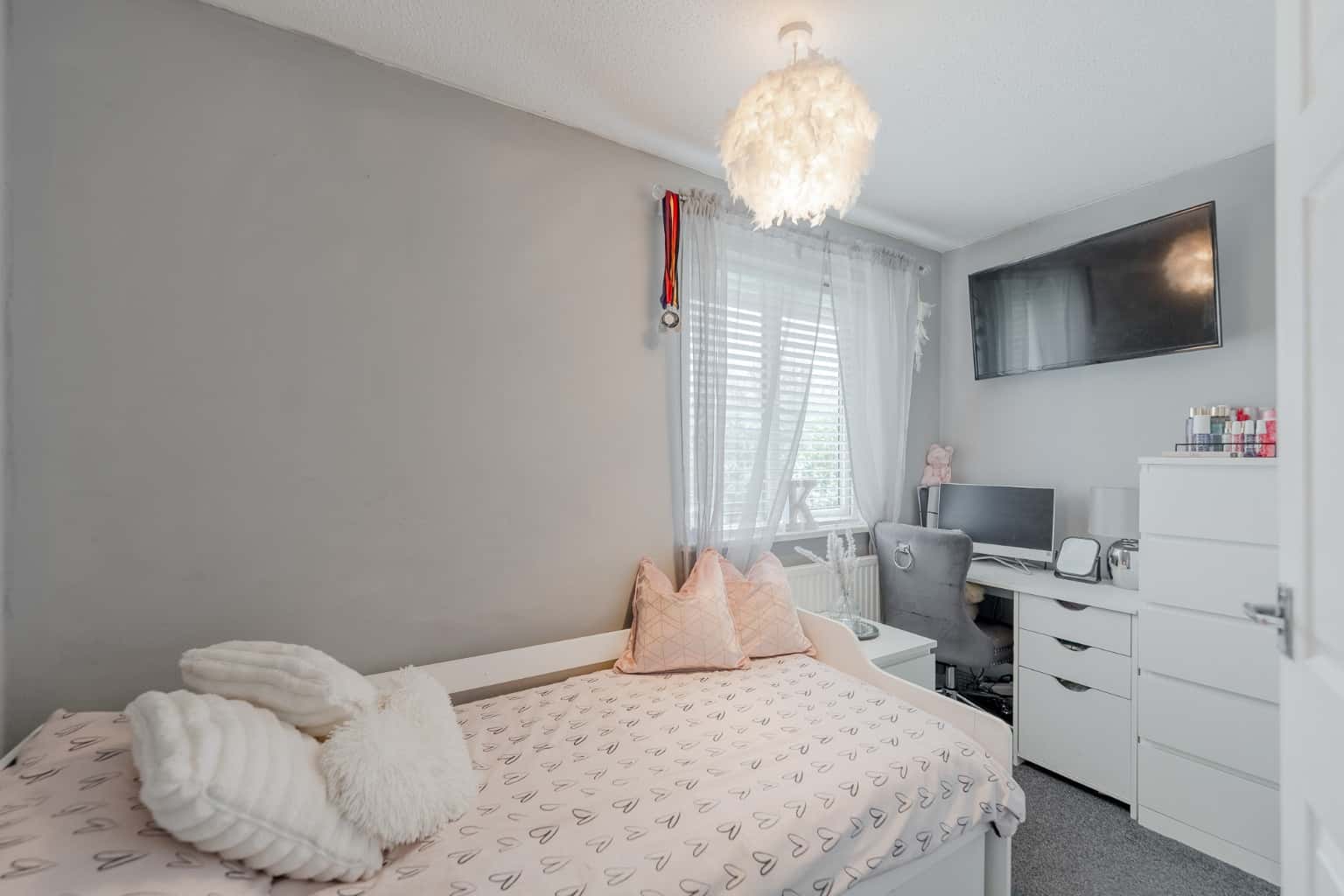 Beautifully extended four bedroom end of terrace property overlooking open green space to front Property image 22