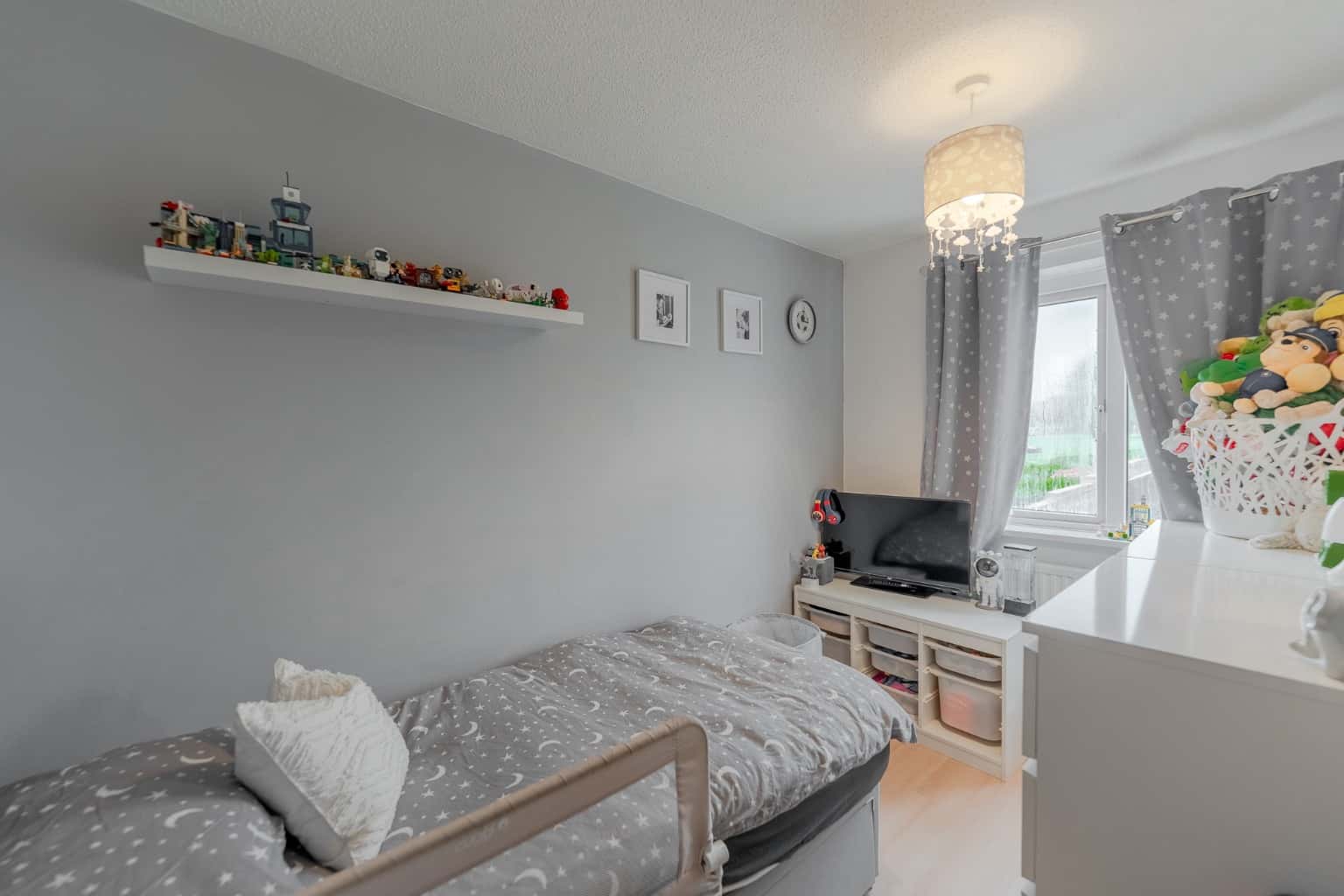 Beautifully extended four bedroom end of terrace property overlooking open green space to front Property image 21