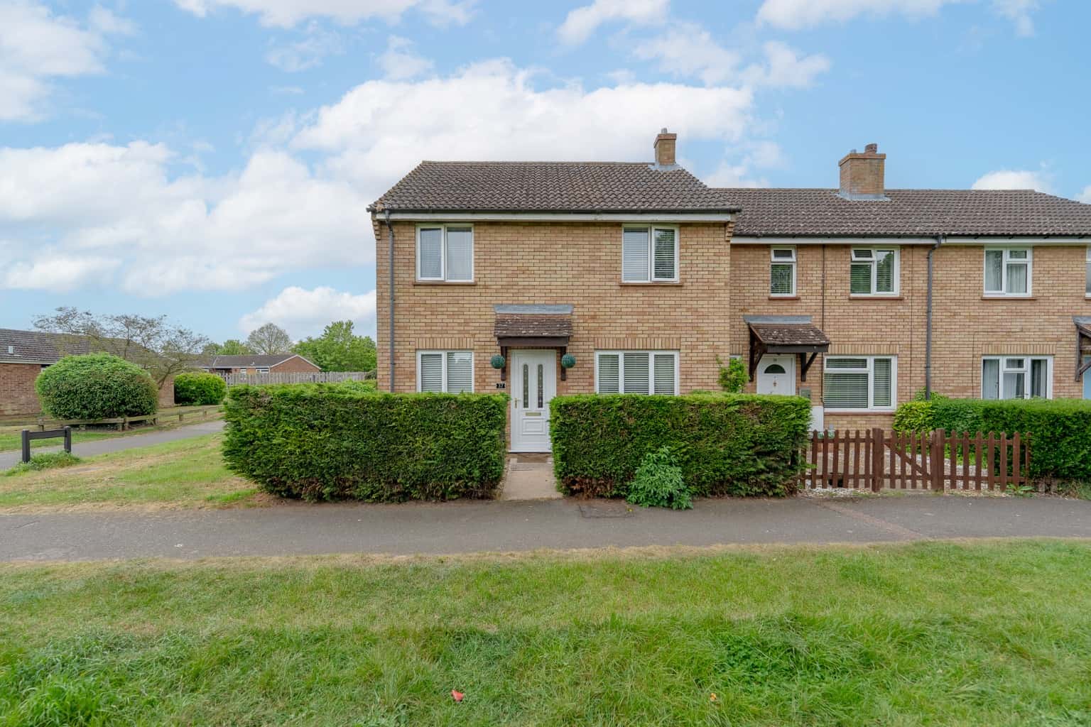 Beautifully extended four bedroom end of terrace property overlooking open green space to front Property image 33