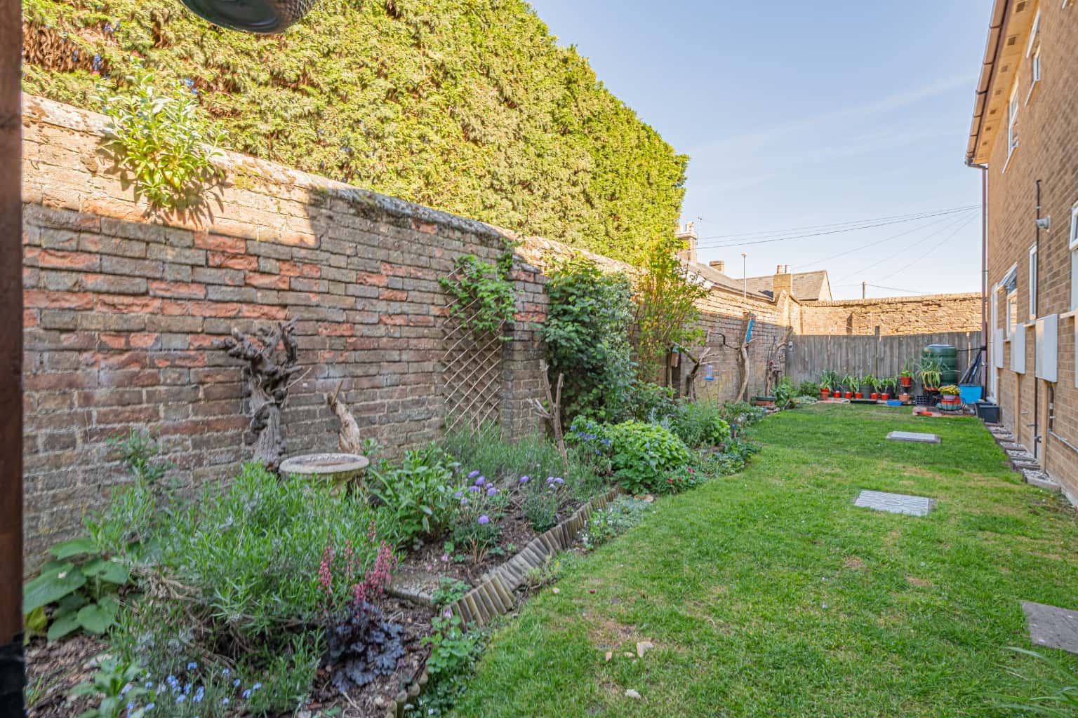 One bedroom maisonette located in Priory Mews St Neots. Property image 9