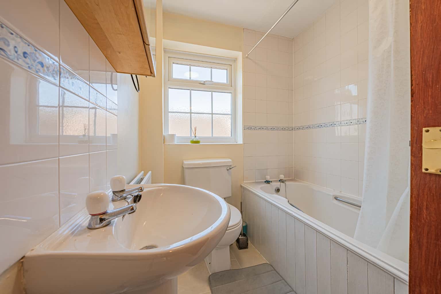 THREE BEDROOM END TERRACE WITH DRIVEWAY IN OLD EYNESBURY CLOSE TO TOWN AND RIVER OUSE GREAT LOCATION Property image 9