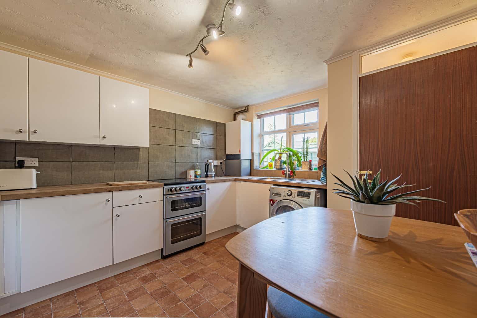 THREE BEDROOM END TERRACE WITH DRIVEWAY IN OLD EYNESBURY CLOSE TO TOWN AND RIVER OUSE GREAT LOCATION Property image 2