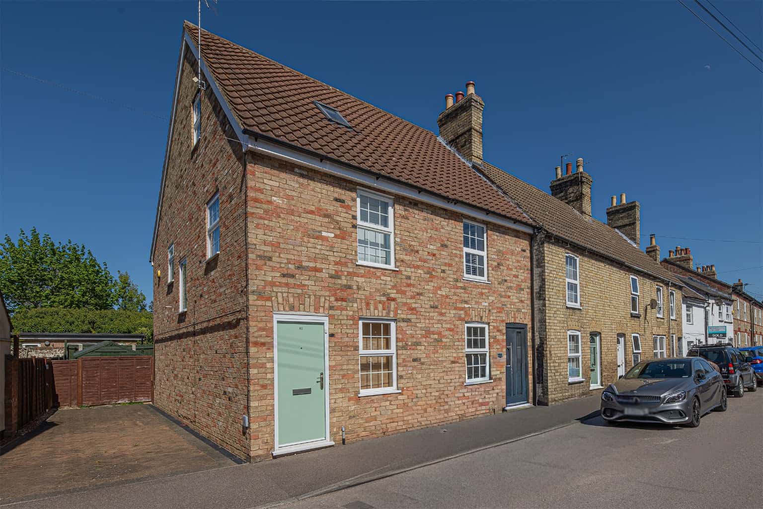 THREE BEDROOM END TERRACE WITH DRIVEWAY IN OLD EYNESBURY CLOSE TO TOWN AND RIVER OUSE GREAT LOCATION Property image 1