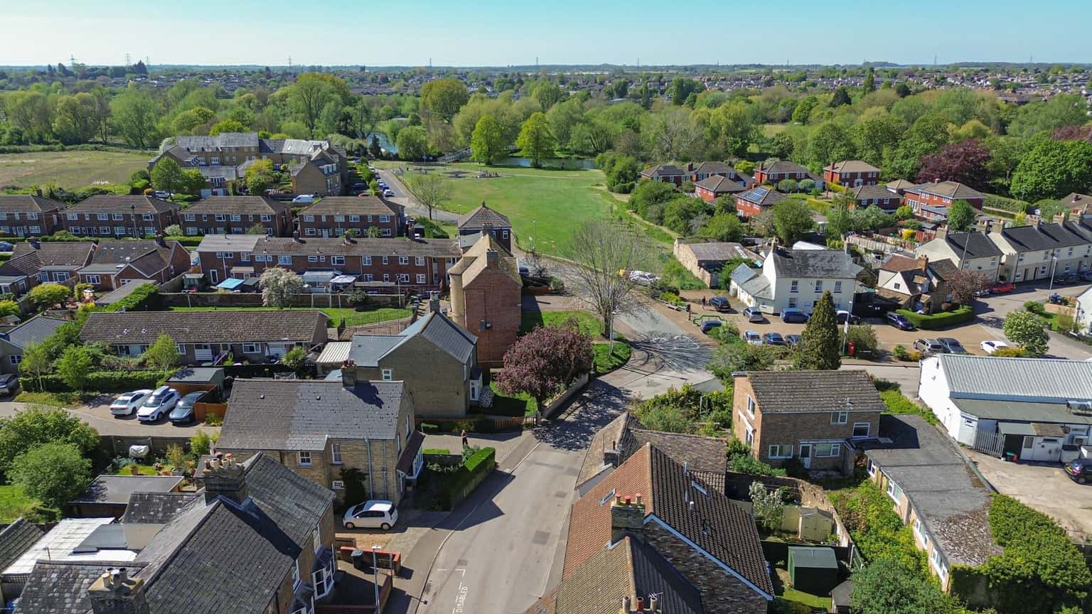 THREE BEDROOM END TERRACE WITH DRIVEWAY IN OLD EYNESBURY CLOSE TO TOWN AND RIVER OUSE GREAT LOCATION Property image 16