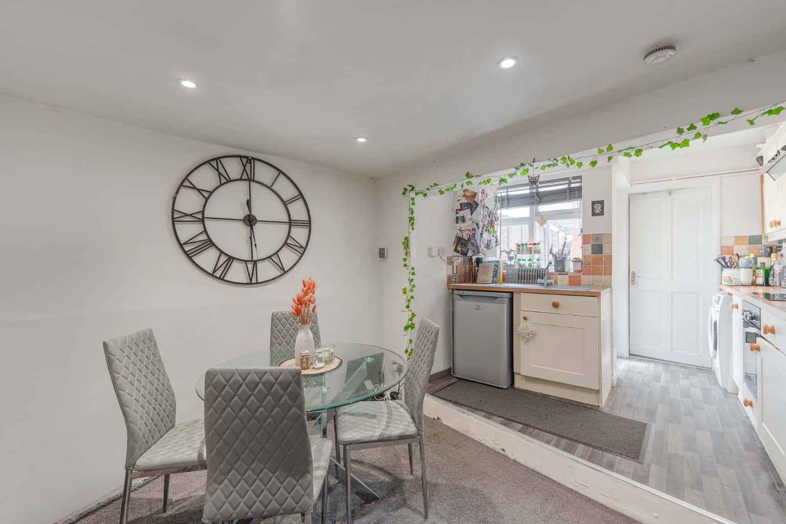 TWO BEDROOM COTTAGE CLOSE TO THE TOWN CENTRE Property image 4