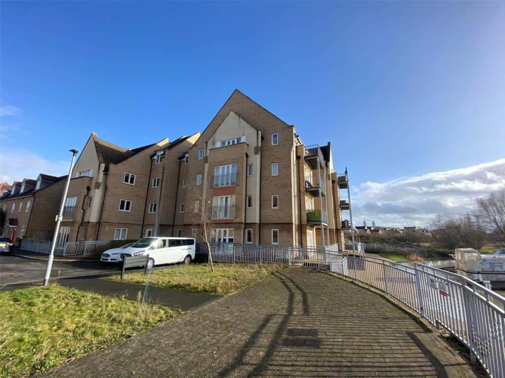 Spacious Two Bedroom Apartment in Bevington Way Property image 1