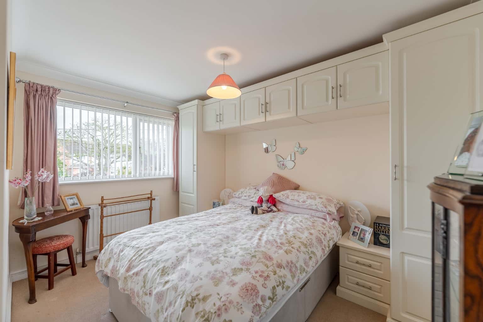 STUNNING EXTENDED FOUR BEDROOM SEMI DETACHED HOME IN PRIME ST NEOTS LOCATION WITH PARKING READY NOW! Property image 12