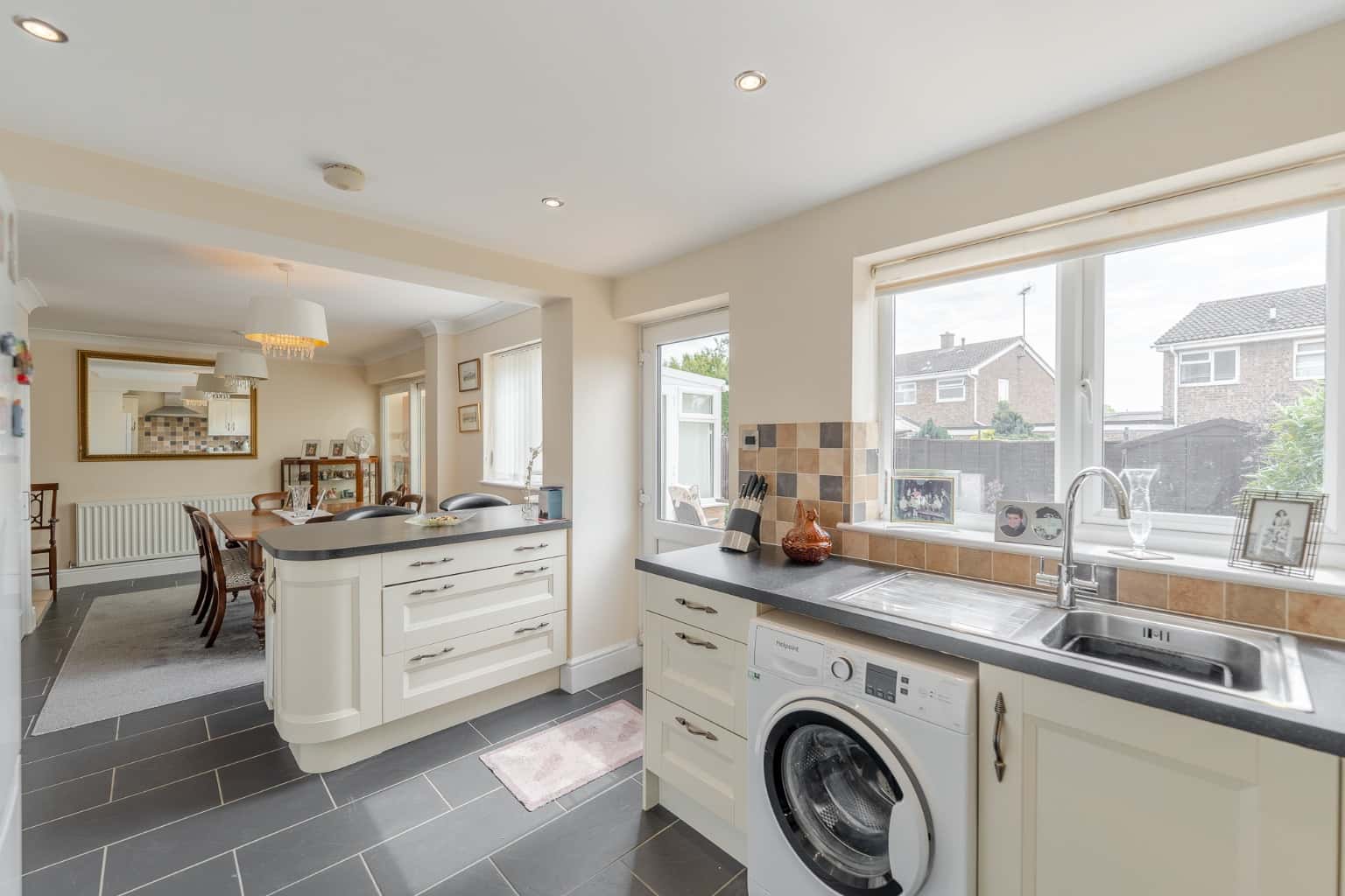 STUNNING EXTENDED FOUR BEDROOM SEMI DETACHED HOME IN PRIME ST NEOTS LOCATION WITH PARKING READY NOW! Property image 3