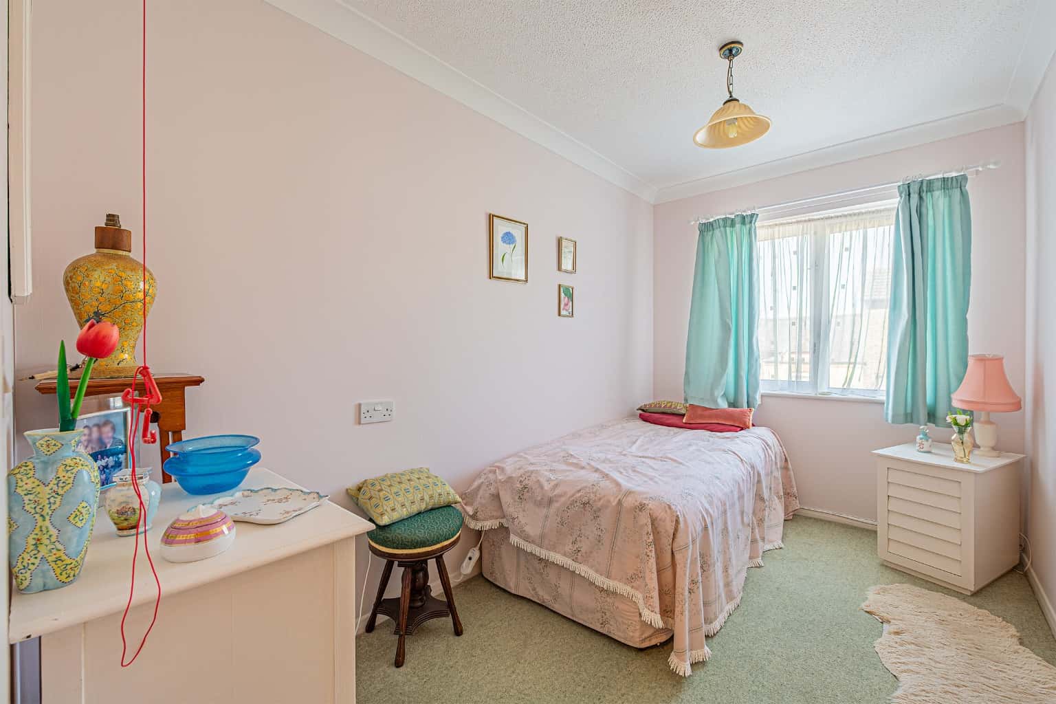 Two bedroom over 55's apartment in Old market Court St Neots Property image 6