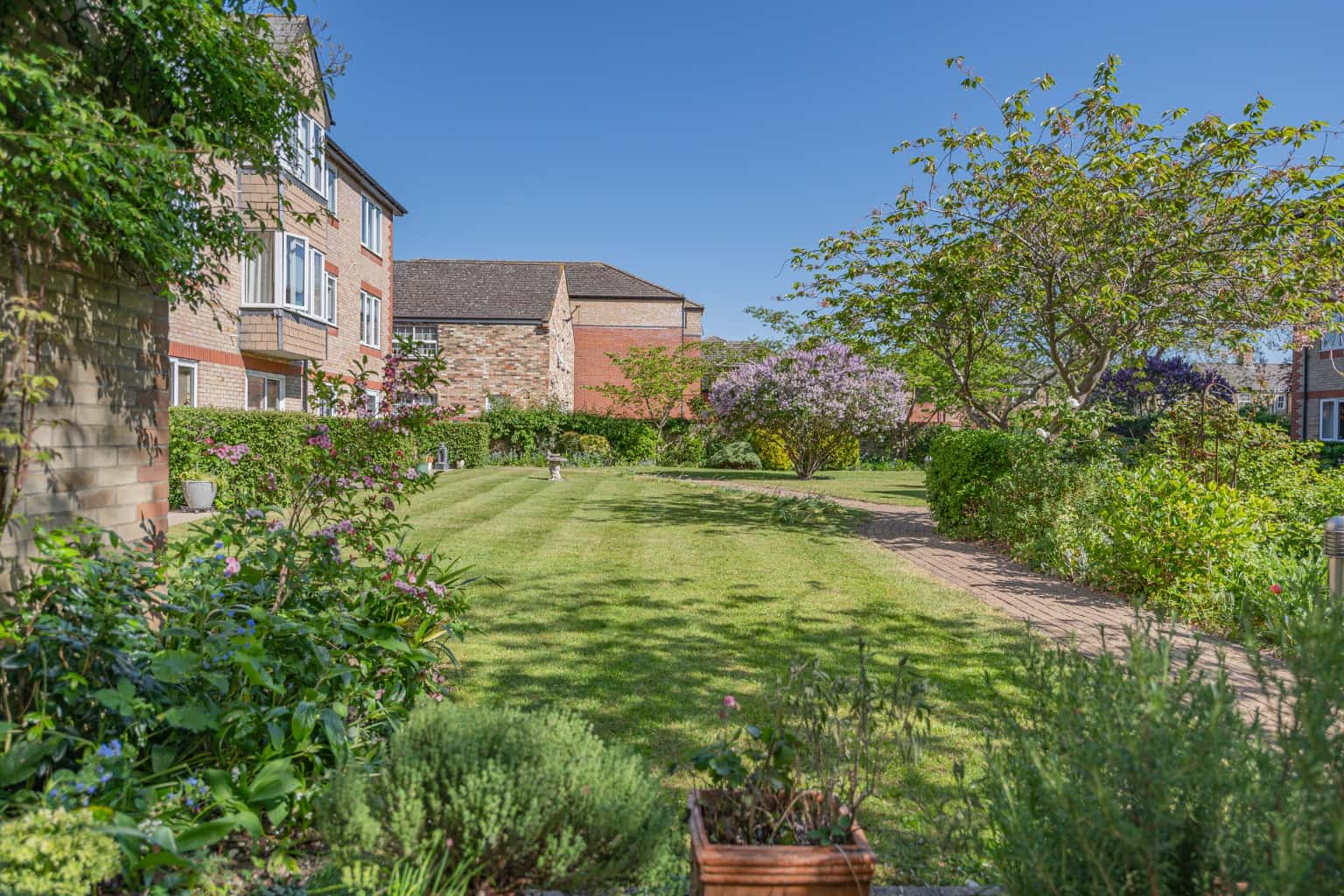 Two bedroom over 55's apartment in Old market Court St Neots Property image 14