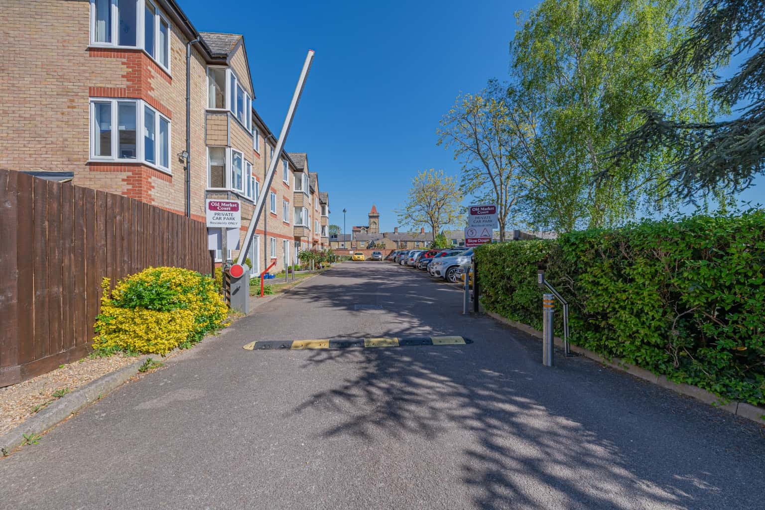 Two bedroom over 55's apartment in Old market Court St Neots Property image 16