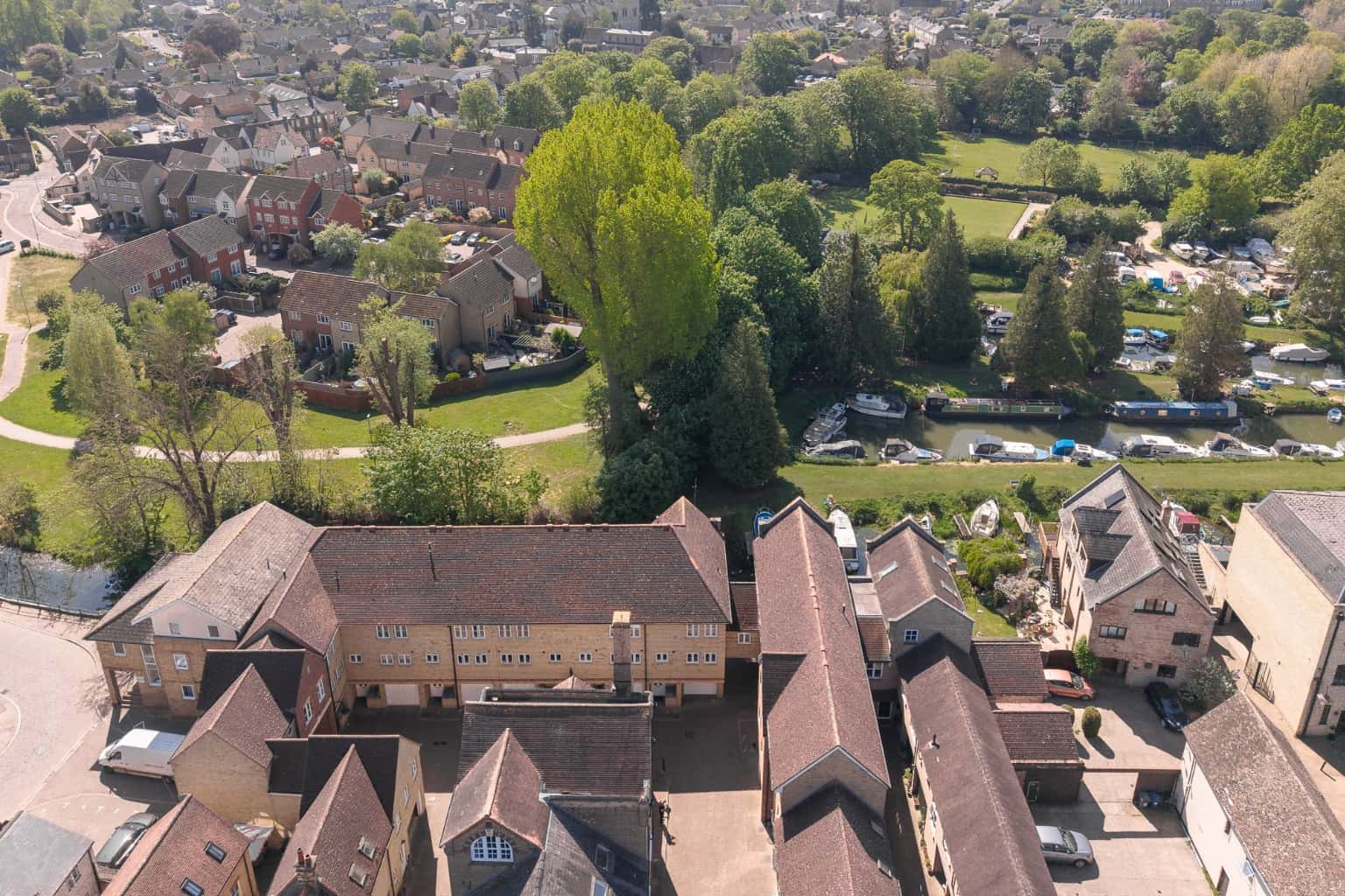 STUNNING THREE STOREY TOWN CENTRE HOME WITH GARAGE PARKING & HEN BROOK VIEWS NOW Property image 10