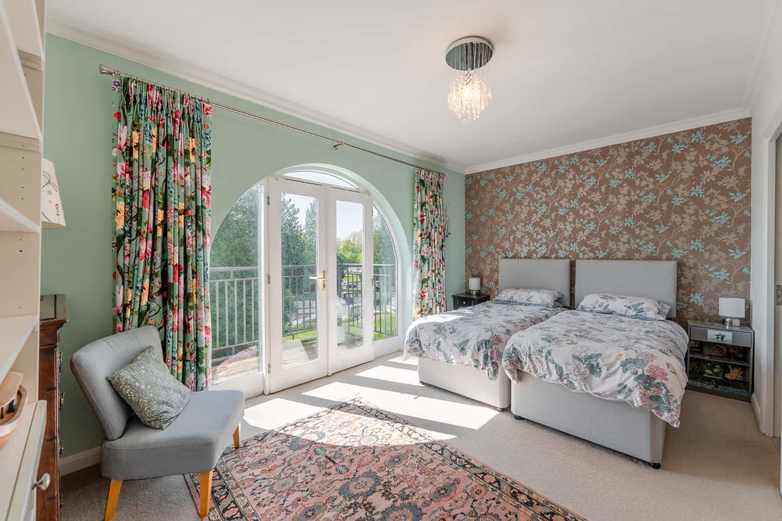 STUNNING THREE STOREY TOWN CENTRE HOME WITH GARAGE PARKING & HEN BROOK VIEWS NOW Property image 11