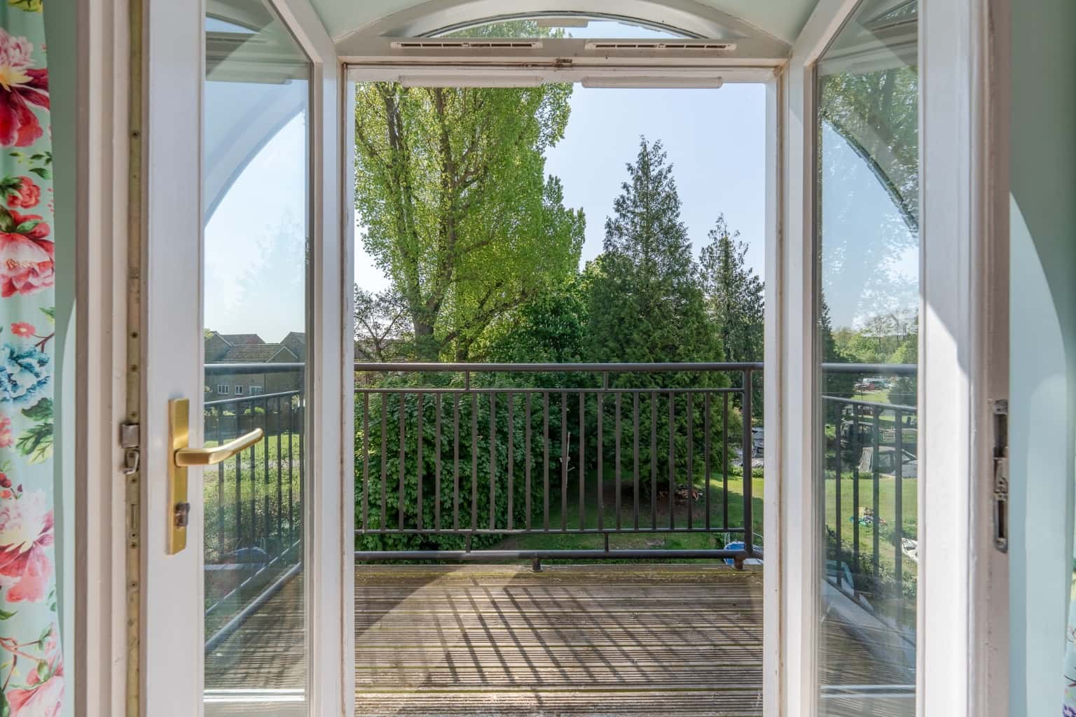 STUNNING THREE STOREY TOWN CENTRE HOME WITH GARAGE PARKING & HEN BROOK VIEWS NOW Property image 14