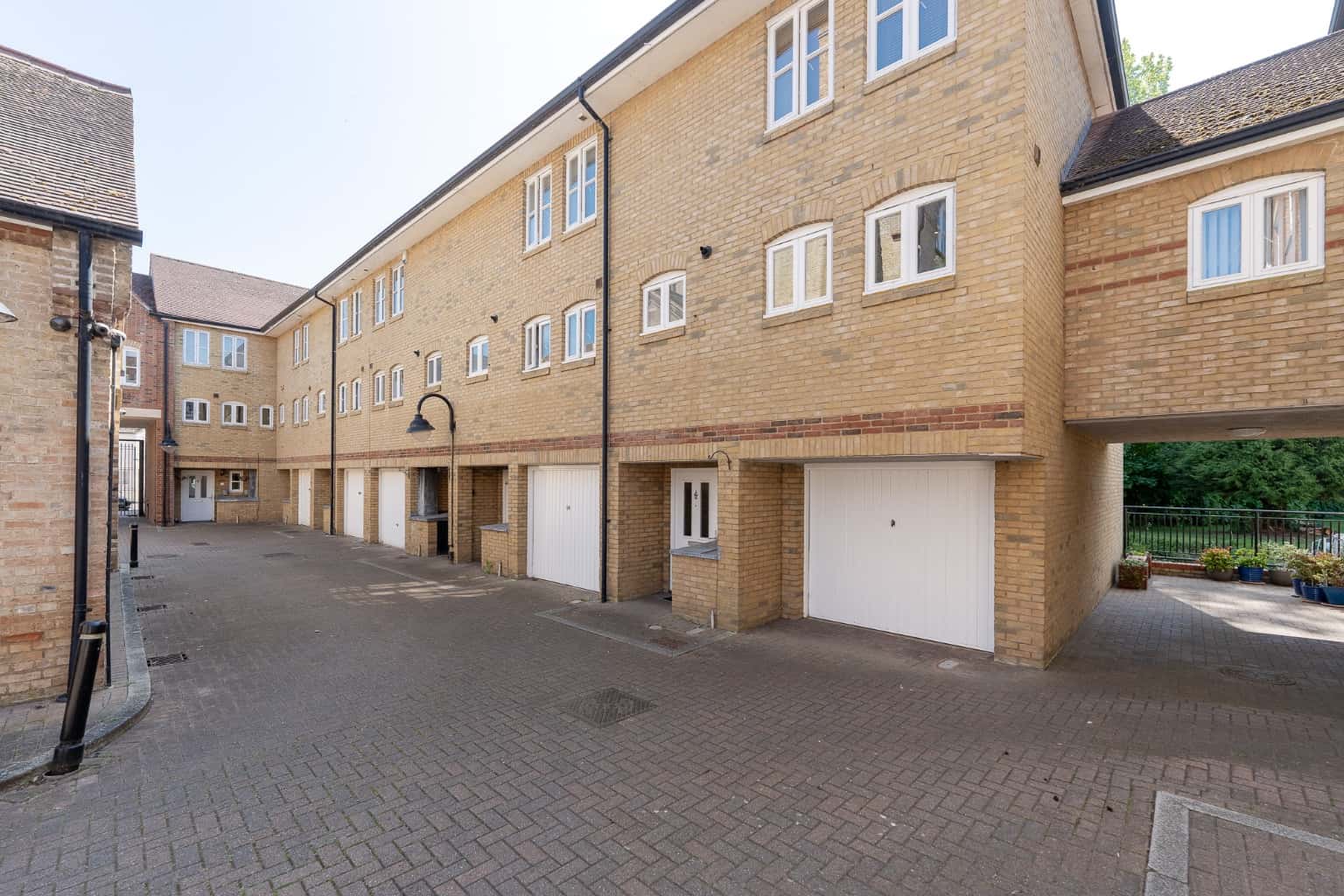 STUNNING THREE STOREY TOWN CENTRE HOME WITH GARAGE PARKING & HEN BROOK VIEWS NOW Property image 17