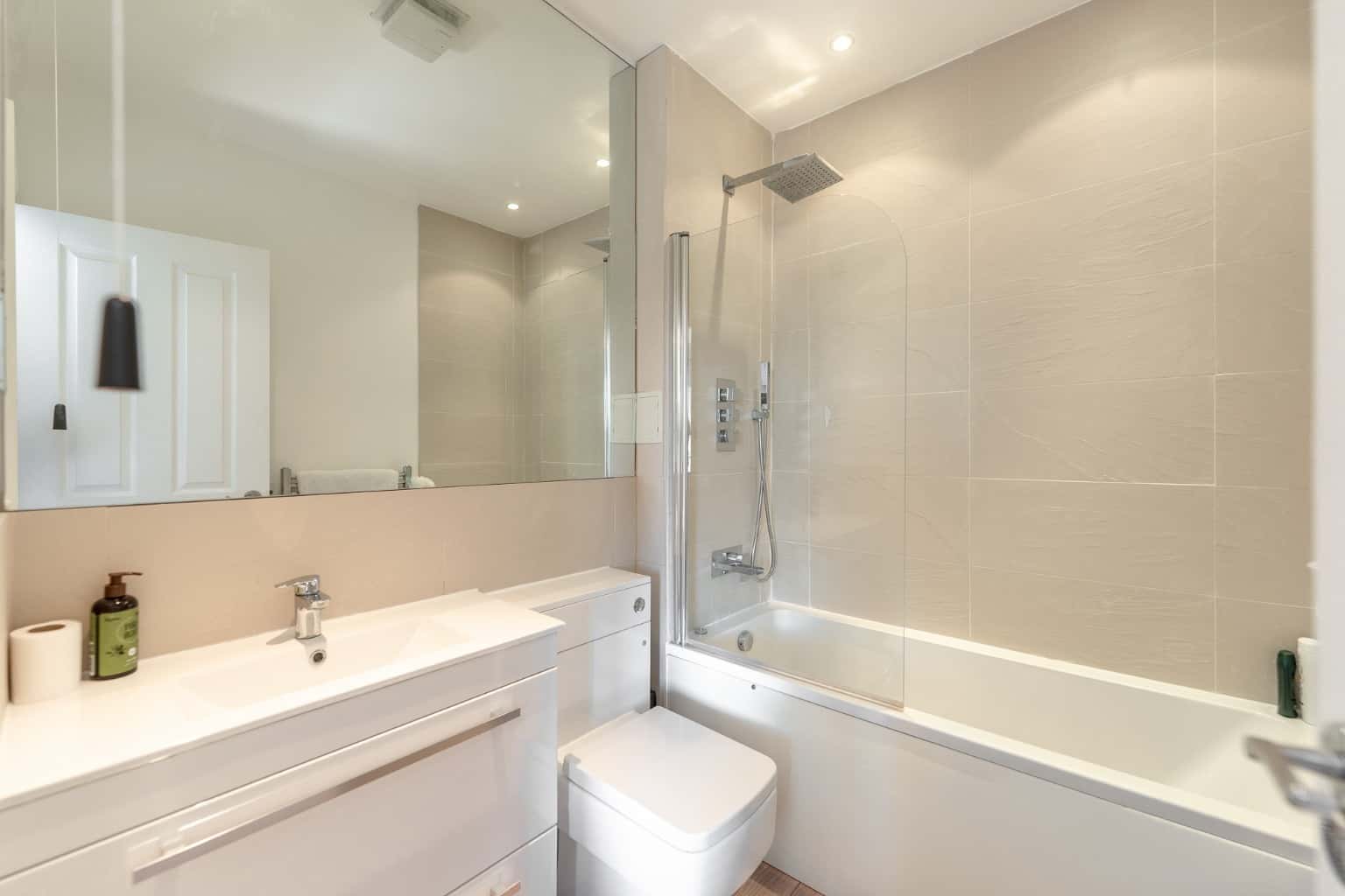 STUNNING THREE STOREY TOWN CENTRE HOME WITH GARAGE PARKING & HEN BROOK VIEWS NOW Property image 16