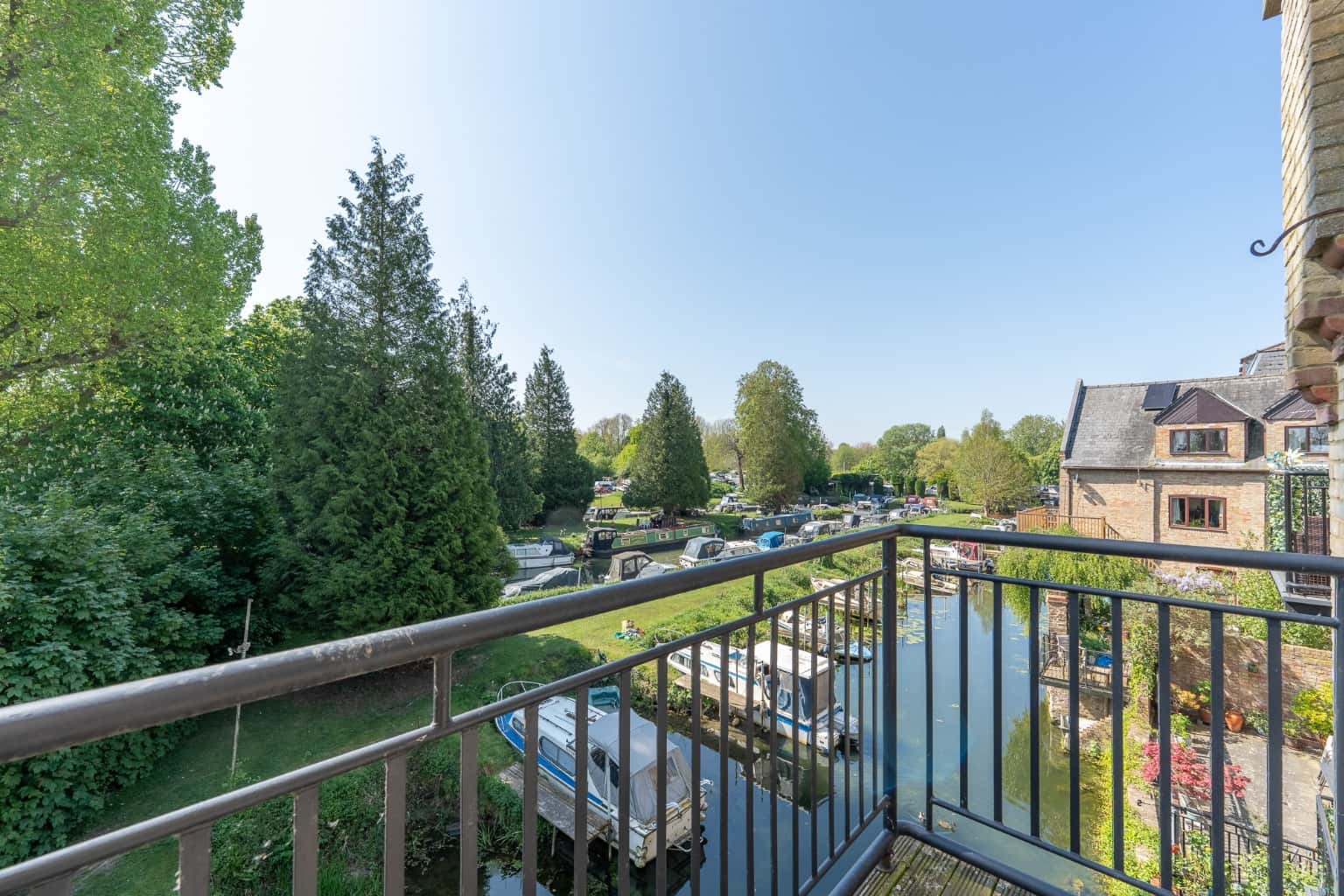 STUNNING THREE STOREY TOWN CENTRE HOME WITH GARAGE PARKING & HEN BROOK VIEWS NOW Property image 15