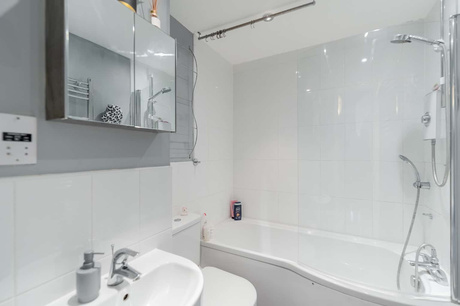 MODERN ONE BEDROOM APARTMENT CENTRAL LOCATION ALLOCATED PARKING Property image 9