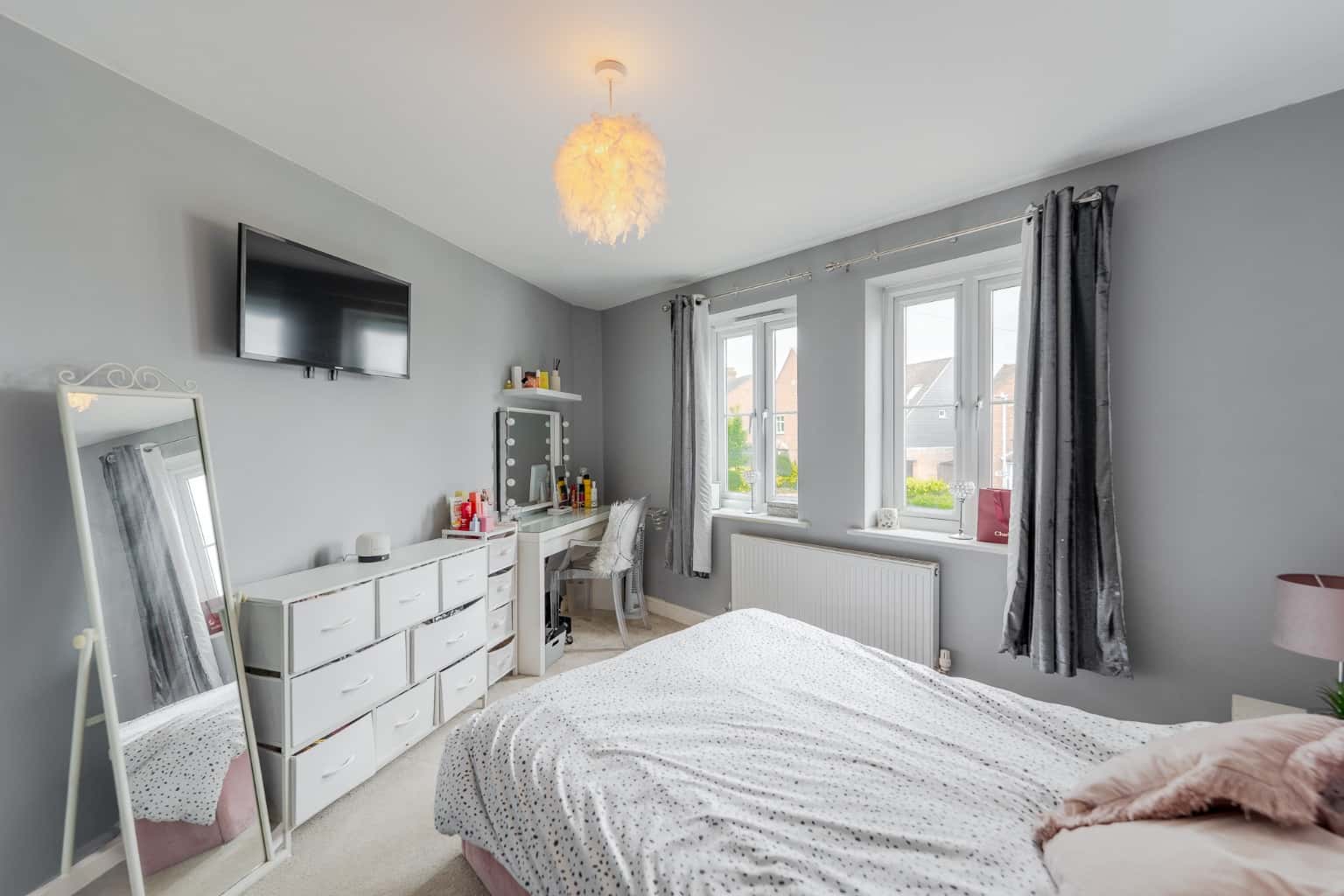 MODERN ONE BEDROOM APARTMENT CENTRAL LOCATION ALLOCATED PARKING Property image 6