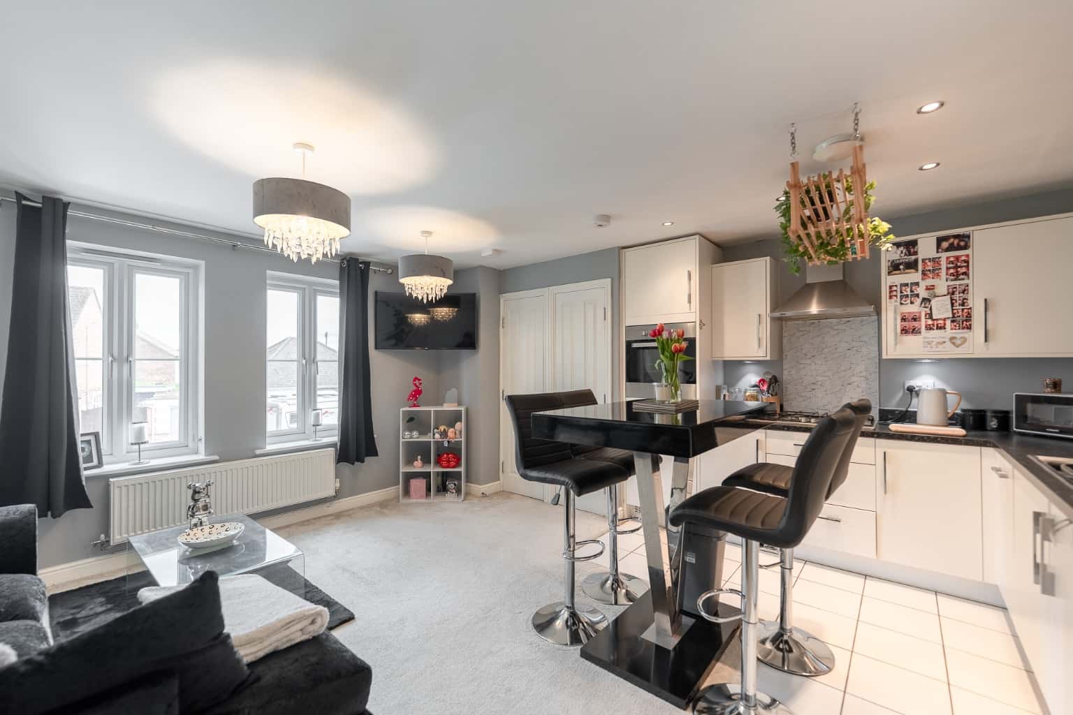 MODERN ONE BEDROOM APARTMENT CENTRAL LOCATION ALLOCATED PARKING Property image 5