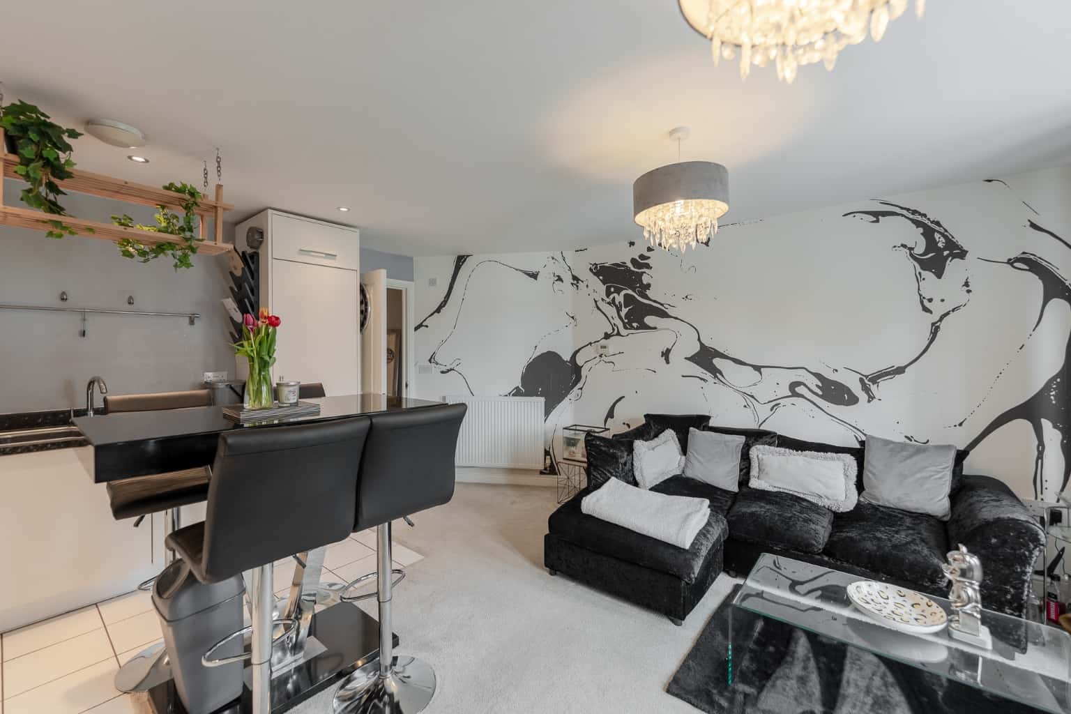 MODERN ONE BEDROOM APARTMENT CENTRAL LOCATION ALLOCATED PARKING Property image 3