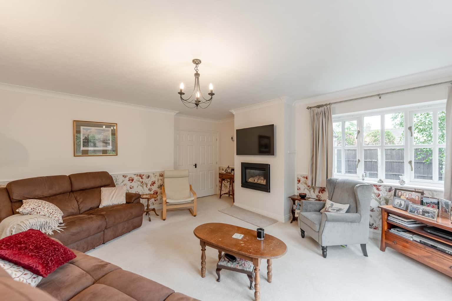 An attractive four bedroom detached family home with west facing mature gardens and double garage Property image 11