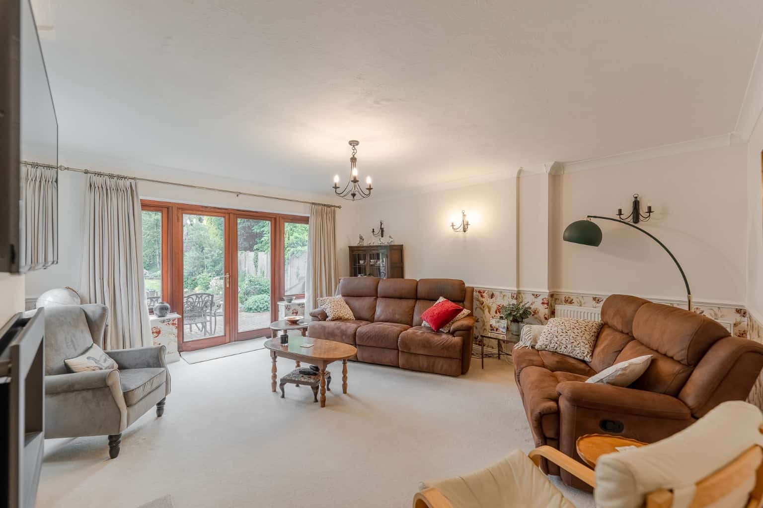 An attractive four bedroom detached family home with west facing mature gardens and double garage Property image 12