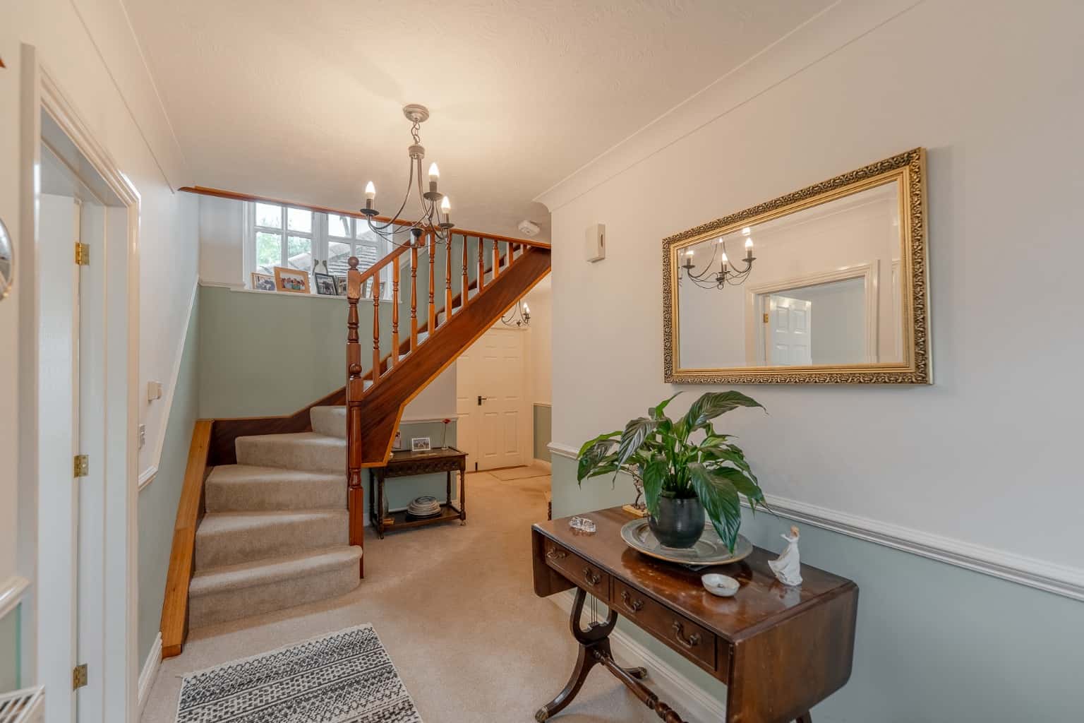 An attractive four bedroom detached family home with west facing mature gardens and double garage Property image 5