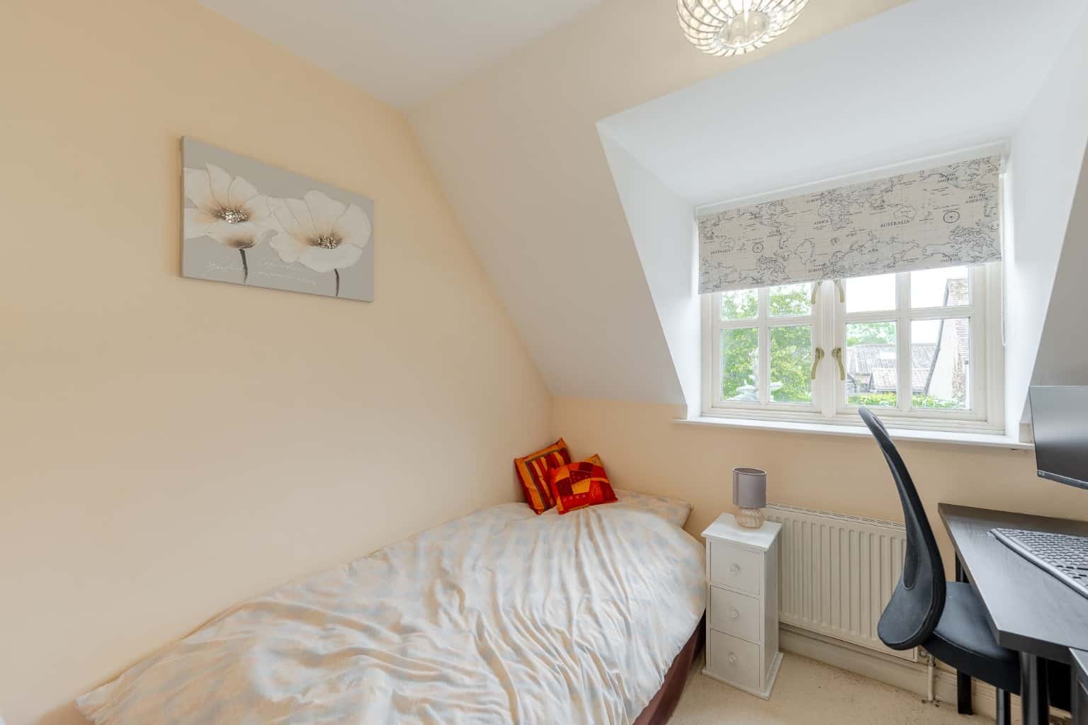 An attractive four bedroom detached family home with west facing mature gardens and double garage Property image 27