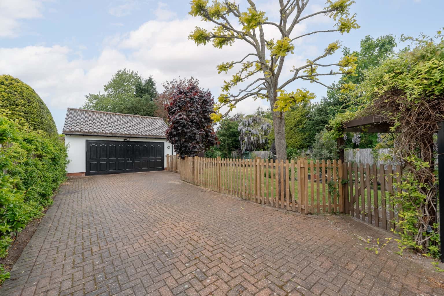 An attractive four bedroom detached family home with west facing mature gardens and double garage Property image 38