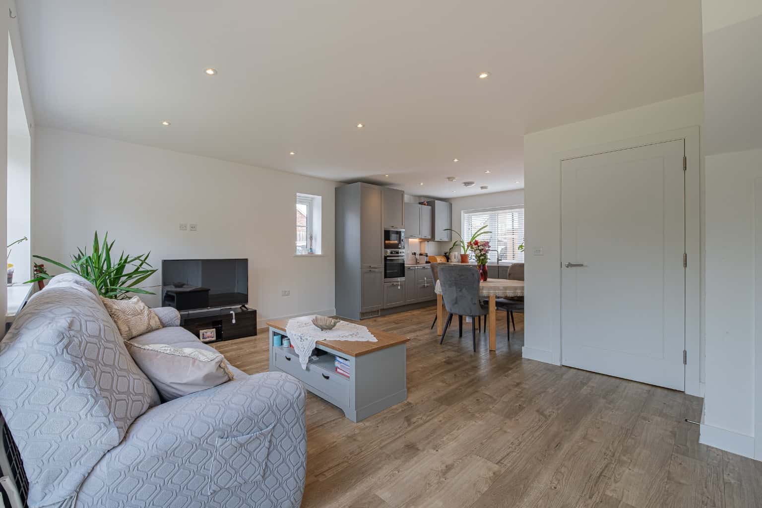 Stunning Two Bedroom Semi-Detached Home in Quiet Hardwick Cul-de-Sac Property image 4