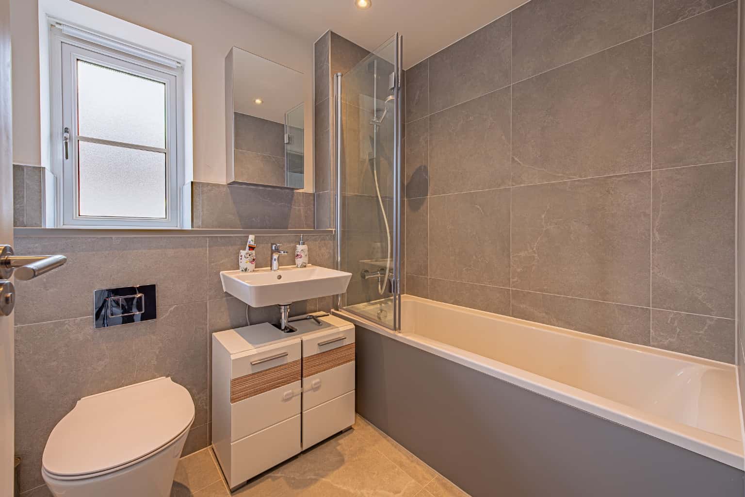 Stunning Two Bedroom Semi-Detached Home in Quiet Hardwick Cul-de-Sac Property image 17