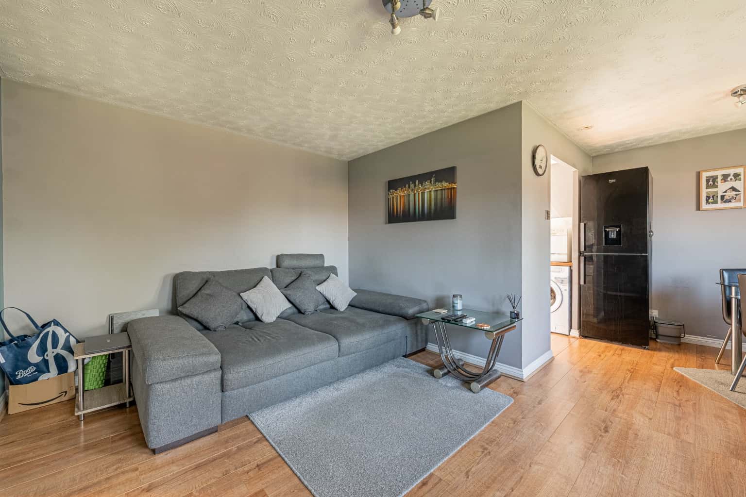 A two bedroom maisonette located between town centre and train station. Property image 3