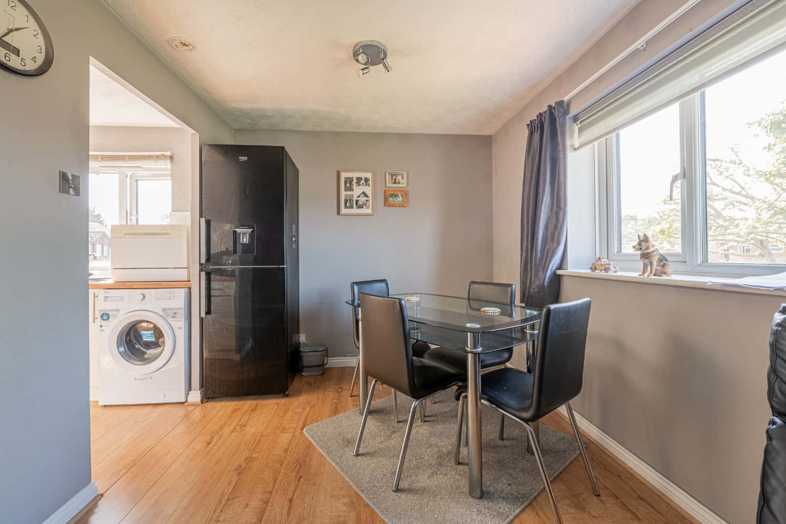 A two bedroom maisonette located between town centre and train station. Property image 7