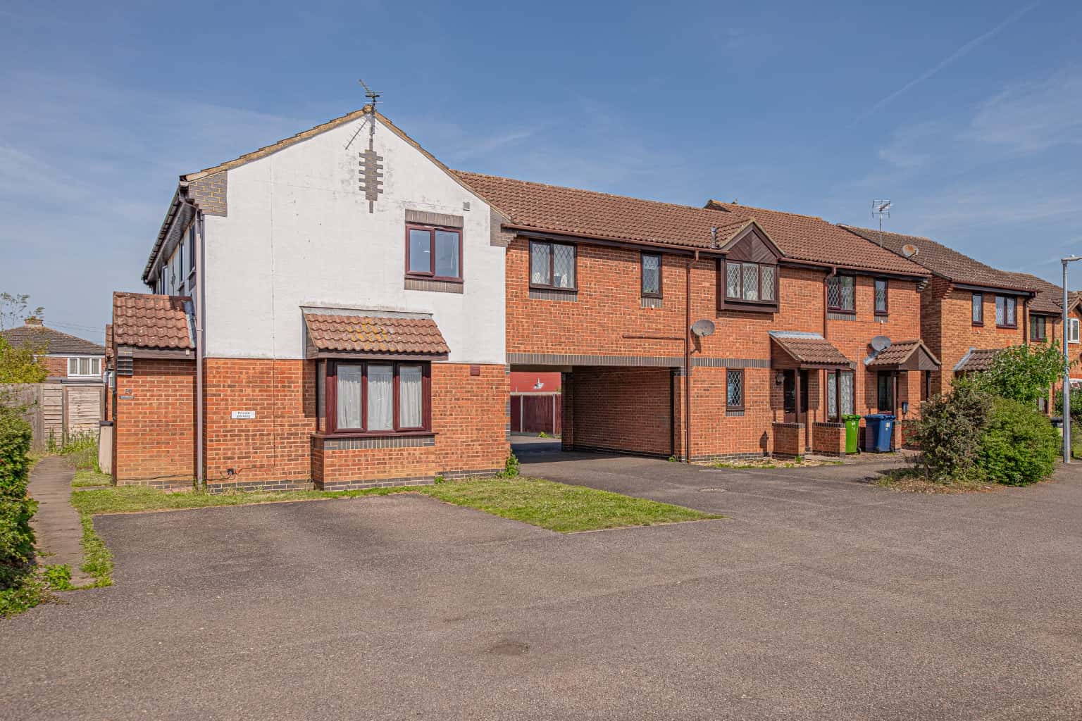 A two bedroom maisonette located between town centre and train station. Property image 13