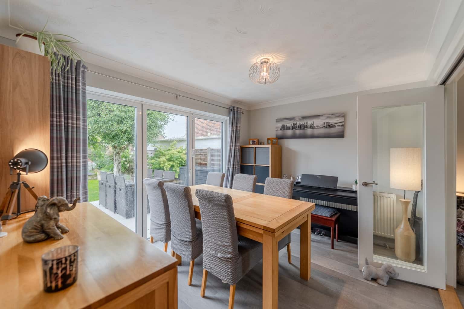 Exceptional Extended Detached Family Home with West-Facing Garden in Sought-After Great Staughton Property image 6
