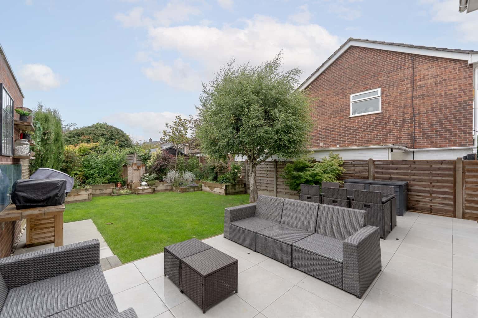 Exceptional Extended Detached Family Home with West-Facing Garden in Sought-After Great Staughton Property image 12