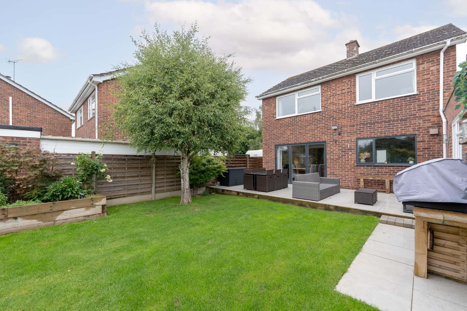Exceptional Extended Detached Family Home with West-Facing Garden in Sought-After Great Staughton Property image 10