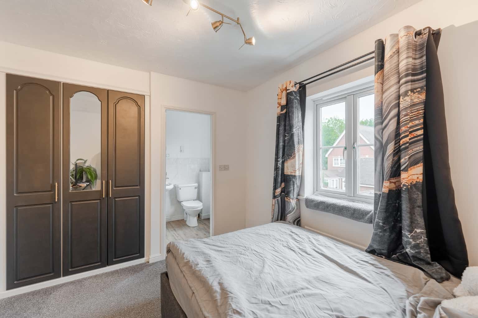 *** Guide Price £300,000 - £325,000 *** Charming 3-Bed Home in Papworth Everard with Garage Property image 12