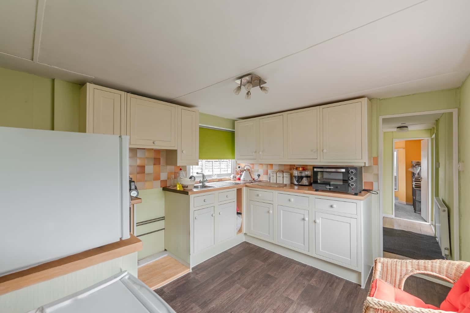 One bedroom Park Mobile home. Located in St Neots. Property image 3